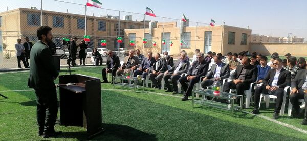 افتتاح دو چمن مصنوعی در مدارس کاشمر 