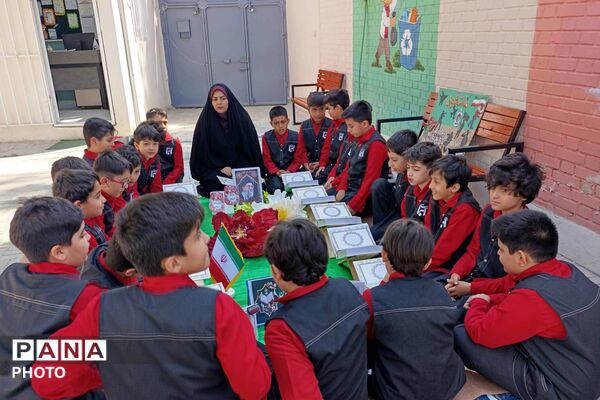 محفل انس با قرآن و برپایی نماز جماعت در مدرسه ابتدایی ایمان بجنورد