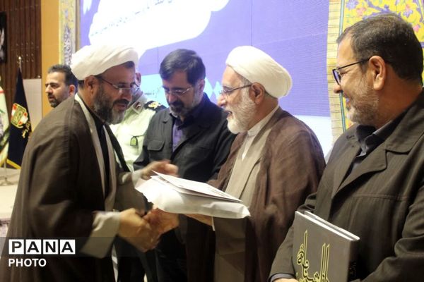 رونمایی از نخستین جلد دانشنامه دفاع مقدس استان قم