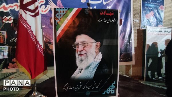 حضور گسترده مردم حاجی‌آباد در یادواره رهبر شهید و شهدای فرهنگی 