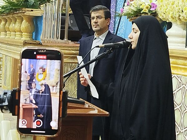 اجتماع دختران دانشجو در حرم مطهر حضرت معصومه (س) به مناسبت روز دختر  