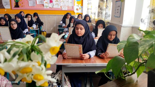 محفل انس با قرآن کریم در دبستان سردار سلیمانی بیرجند