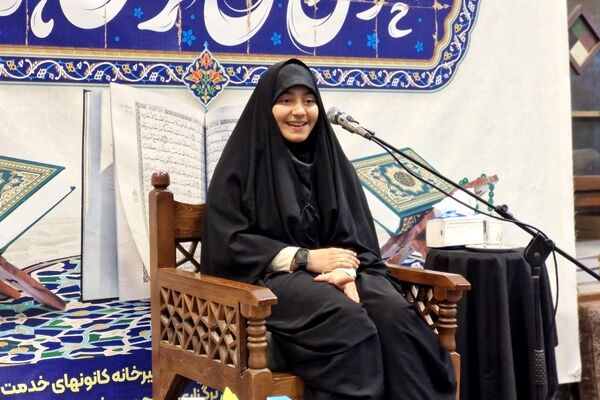 محفل انس با قرآن به یاد رهبر شهید در گلوگاه 