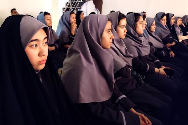 بزرگداشت «مادران چشم به راه»باحضور دانش‌آموزان دبیرستان دخترانه معرفت کهریزک