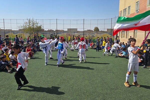 جلوه‌ای از پویایی در هفته تربیت‌بدنی در دبستان شاهد شهید محمد جنیدی