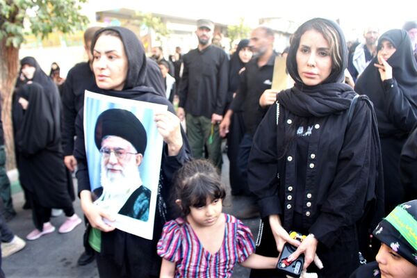 حماسه حضور نوجوانان کفن‌پوش قمی در راهپیمایی «عهد خون»