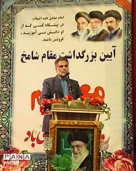 تقدیر از معلمان برتر و بازنشستگان نمونه به مناسبت هفته معلم