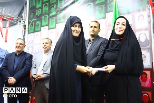 موکب آموزش و پرورش در تجمع مردمی پژوهشسرای دانش آموزی شد