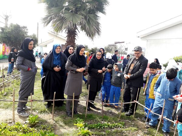 روز درختکاری و نیکوکاری در دبستان ارشاد قائمشهر