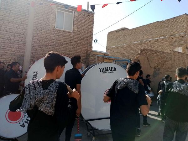 عزاداری هیئت زنجیر زنی روستای نقاب در روز تاسوعای حسینی