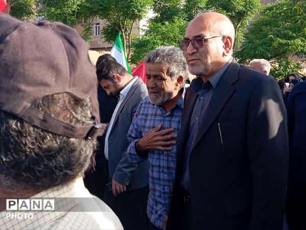 مراسم خاکسپاری شهیده دانش‌آموز «فاطمه موحدان» در یزد