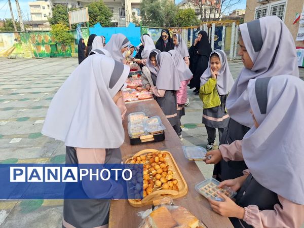 بازارچه دانش‌آموزی آزادشهر