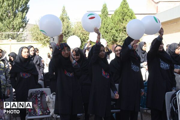 برگزاری جشن جوانه‌ها در مدرسه مهدیه زنجان با حضور مسئولان استانی