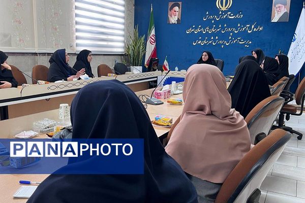 جلسه عفاف و حجاب با موضوع نقش زن در دفاع از حریم ولایت و زیست عفیفانه