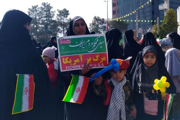 حضور با شکوه مردم زرقان در راهپیمایی 22 بهمن ماه