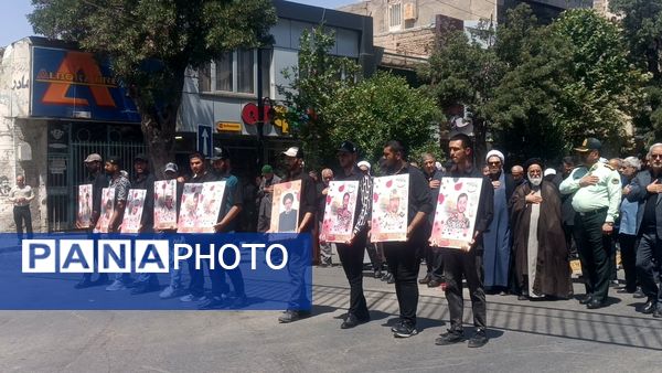 مراسم زنجیر زنی و سینه زنی به مناسبت سالگرد رحلت امام در نیشابور 