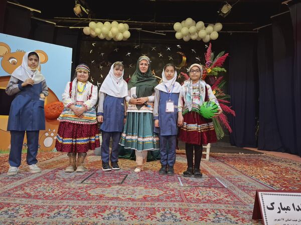 جشن یلدا ۱۴۰۴ در مدرسه ۱۷ شهریور شهرستان بجنورد 