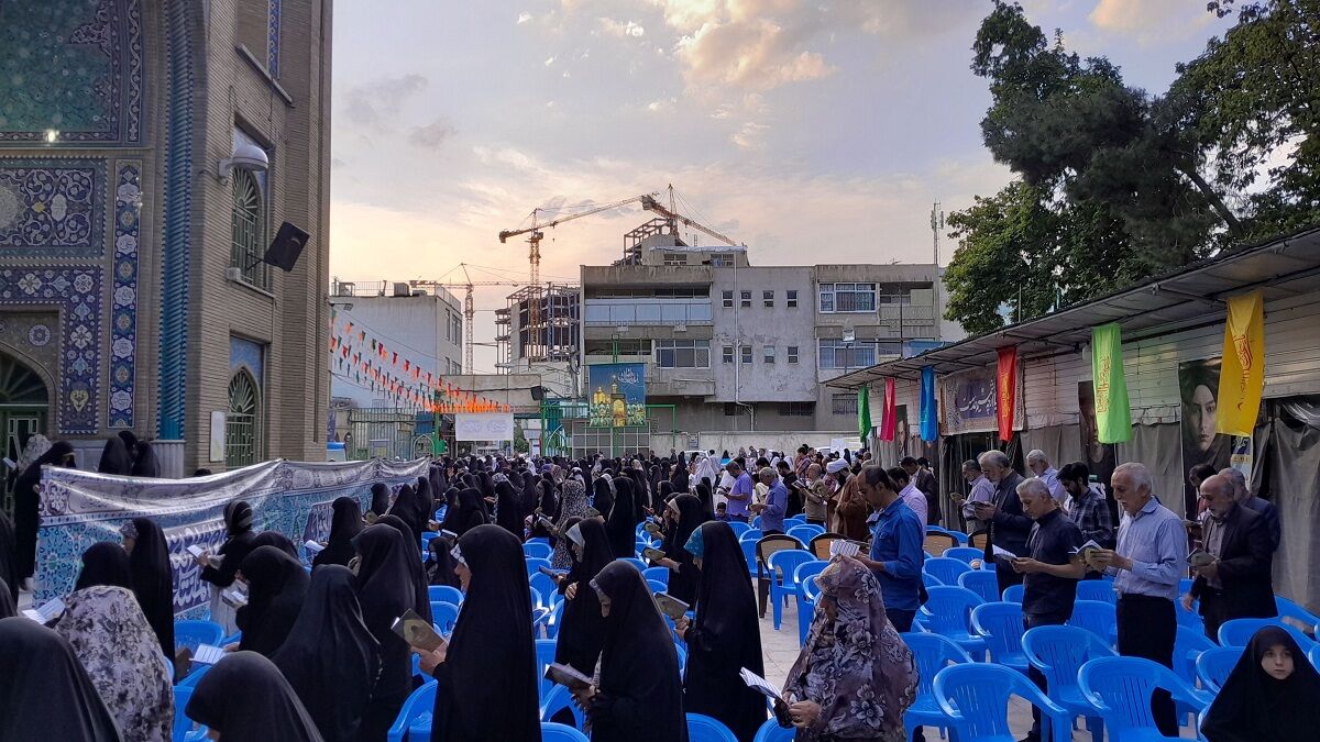 اجتماع «دیگه دیره» در آستان امام‌زاده حسن(ع) کرج به صدا درآمد