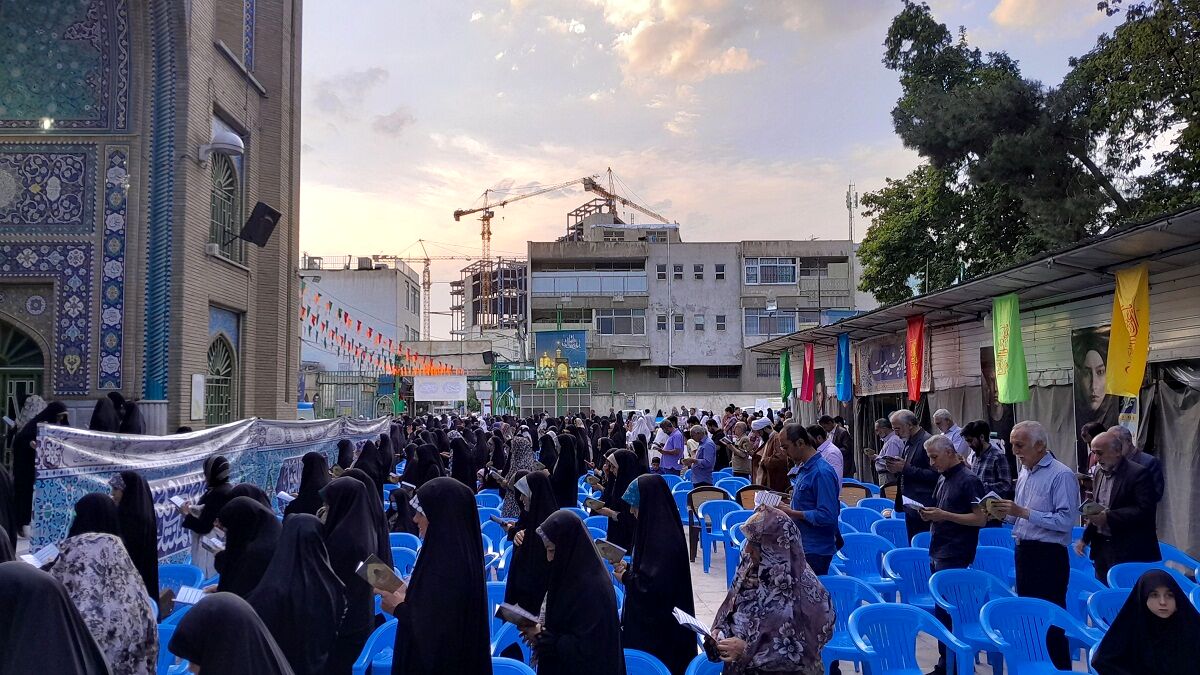 اجتماع «دیگه دیره» در آستان امام‌زاده حسن(ع) کرج به صدا درآمد