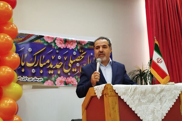 برگزاری «جشن جوانه ها» در دبیرستان راضیه شکرابی ناحیه دو شهرری 