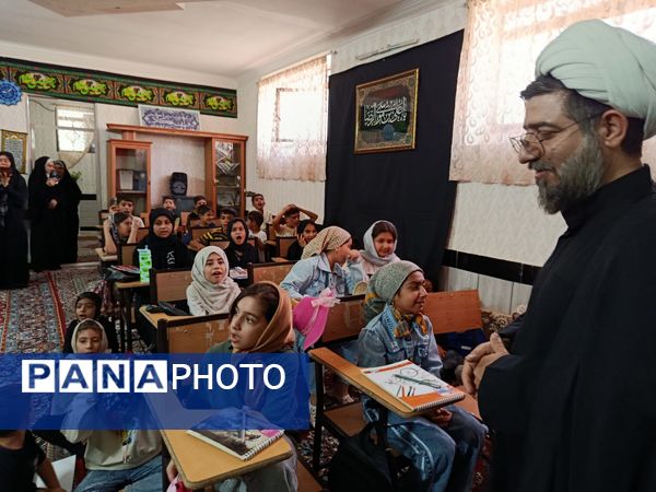 بازدید امام جمعه کاشمر از کلاس های اوقات فراغت