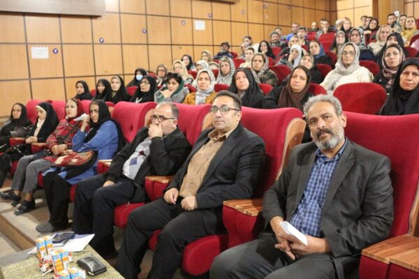 نشست انجمن اولیا و مربیان هنرستان امام علی(ع) فیروزکوه
