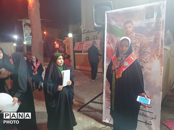 نقش‌آفرینی پیشتازان دبستان بنیاد ۱۵ خرداد در موکب سازمان دانش‌آموزی ابرکوه