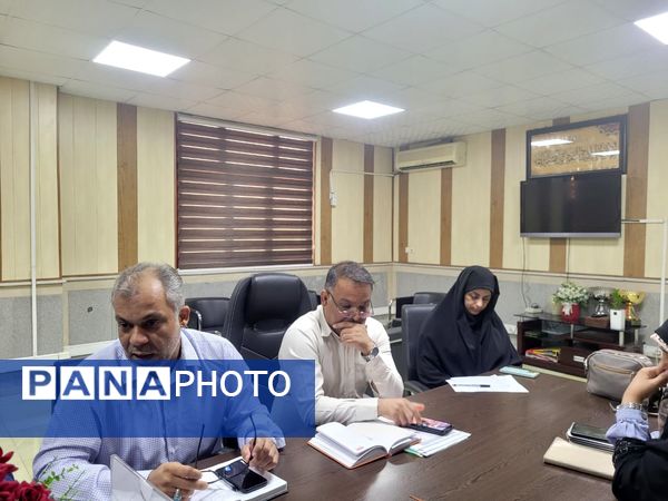 جلسه ستاد شاهد با حضور مسئولان بنیاد شهید در ناحیه یک بندرعباس