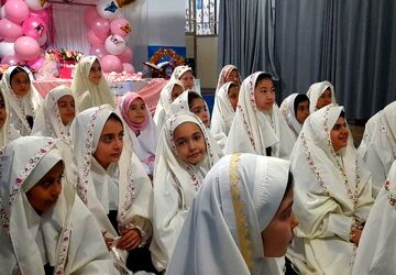 جشن تکلیف در آموزشگاه شهید عزیزاله قیدر ناحیه یک شهرستان بهارستان 