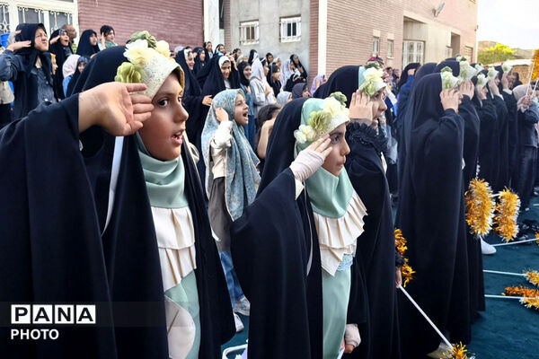 تریلی سیار کانون پرورش فکری کودکان و نوجوانان در شهرستان بام و صفی آباد 