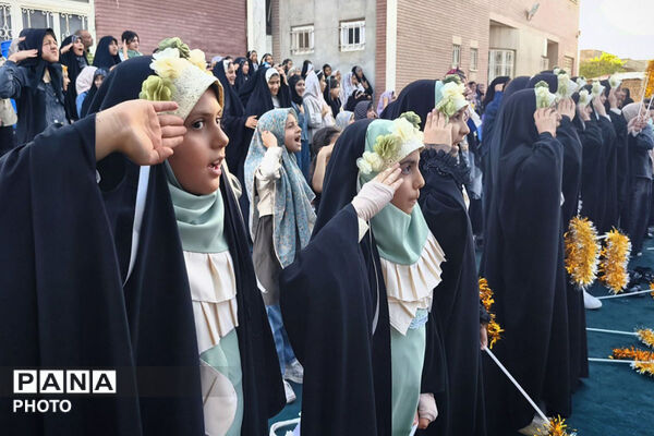 تریلی سیار کانون پرورش فکری کودکان و نوجوانان در شهرستان بام و صفی آباد 