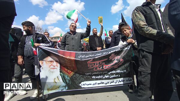 سیل خروشان عشاق رهبر شهید انقلاب اسلامی در بروجرد 
