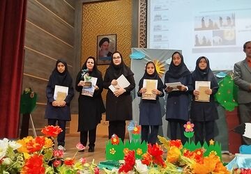 تقدیر از دانش آموزان  برتر تئاتر درسی در بیرجند 