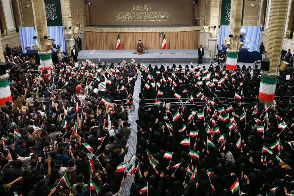 دیدار دانش‌آموزان خبرنگار پانا با رهبر انقلاب؛ لحظه‌ای از هیجان، ایمان و امید