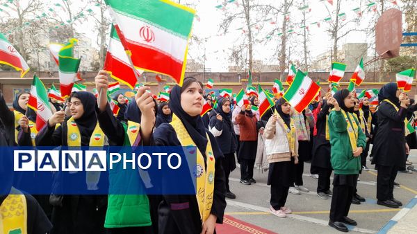 همایش یاوران مقاومت‌ و ایثار در دبیرستان شهید زارع ناحیه۳ کرج