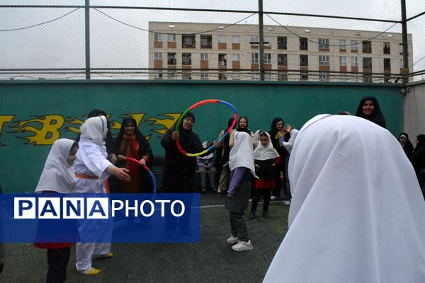 برگزاری مسابقات ورزشی ویژه اولیای دانش‌آموزان دبستانی در ناحیه ۲ بهارستان