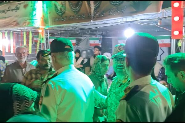 بازدید از نمایشگاه اسوه به‌مناسبت هفته دفاع مقدس در شیراز