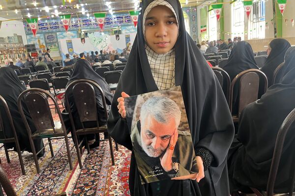 دهه نودی‌های شهر سورمق پای کار انقلاب