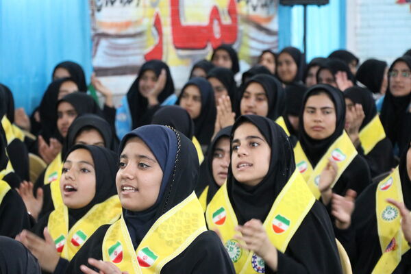 همایش یاوران انقلاب دانش‌آموزان مدارس عشایری شهرستان‌ جیرفت 