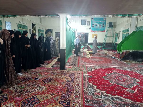 برگزاری نماز صد رکعتی در روستای گزکوه