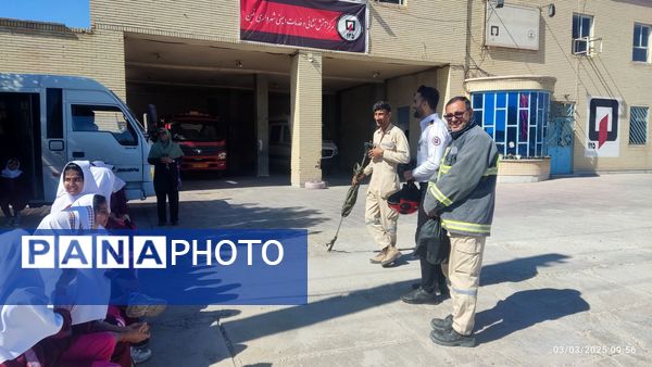 بازدید علمی از ایستگاه آتش‌‌نشانی فین