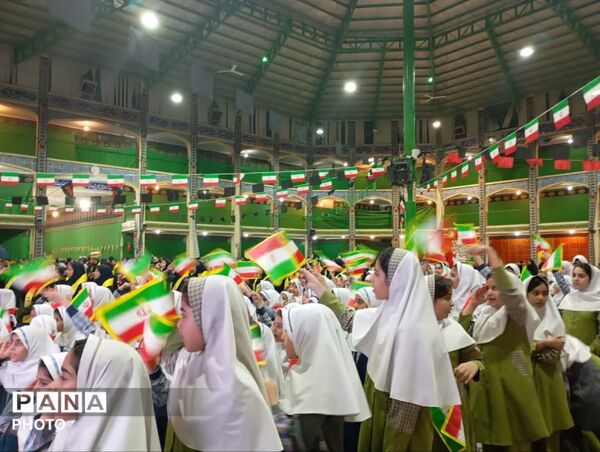 جشن بیست‌وهفتمین سالگرد تاسیس سازمان دانش آموزی توسط پیشتازان یزدی