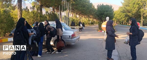 جشنی به پاس تجلیل از افتخار آفرینی دانش آموزان دبیرستان وکیلی۱۰