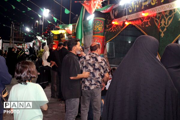 خدمت خادمان موکب بخش تنکمان به زائران رهبر شهید
