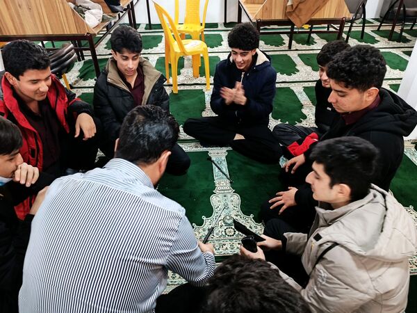 کلاس عملی  آمادگی دفاعی در دبیرستان نمونه آیت الله خامنه ای 