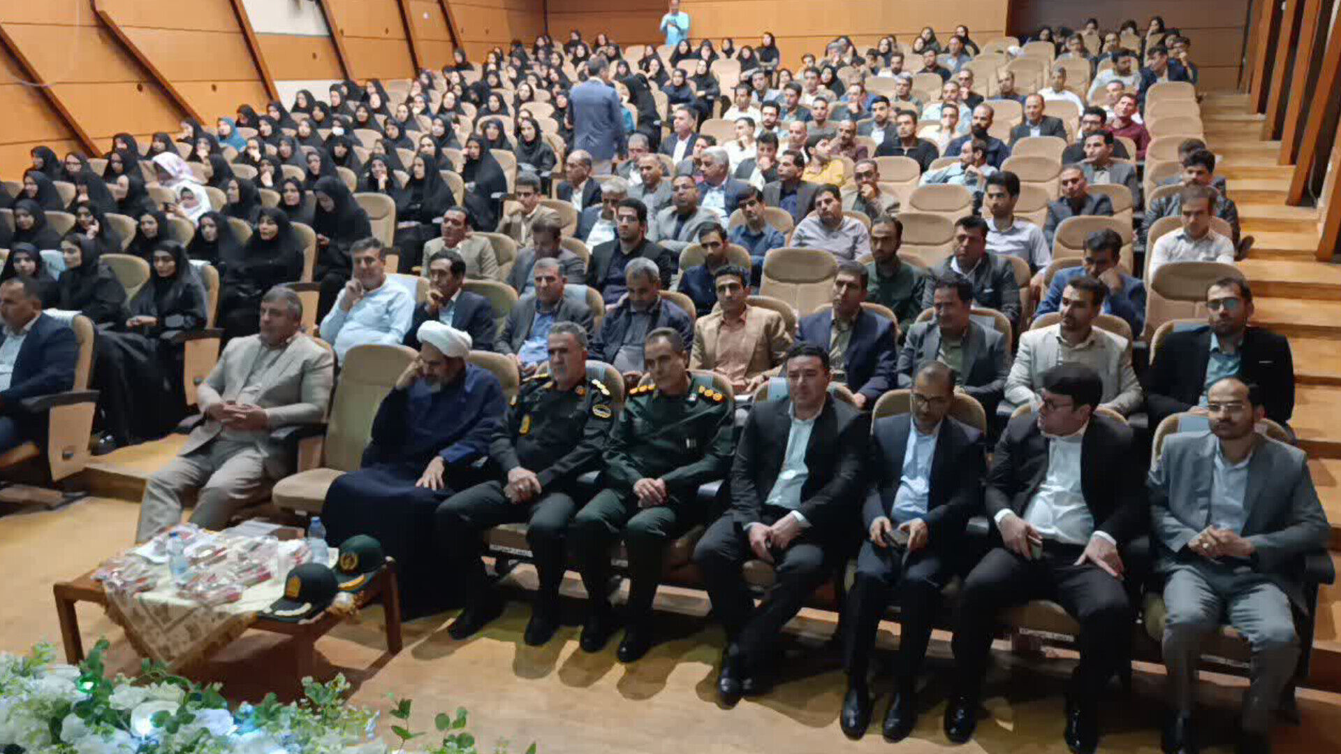 آیین گرامیداشت هفته معلم و تجلیل ازمعلمین زحمت کش  شهرستان کوهدشت 