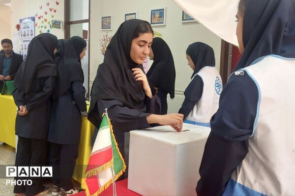 انتخابات سفیران سلامت در مدرسه بشری 
