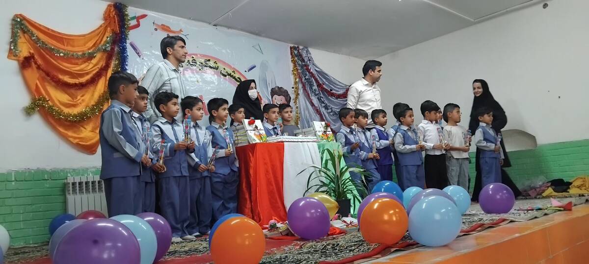 جشن شکوفه ها درمدرسه مرحوم زرتاش شهرستان خلیل آباد 