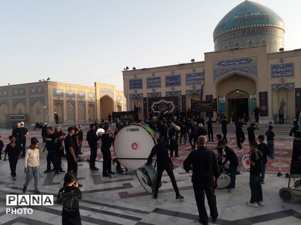 حضور دسته های عزاداری هیئت حسینی روستای تل آباد در زیارتگاه شهید آیت الله مدرس