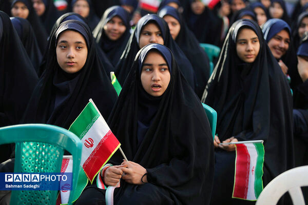 آیین نواختن گلبانگ انقلاب اسلامی با حضور وزیر آموزش و پرورش